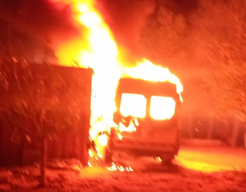 מתנחלים הציתו שלושה בתים, שלושה כלי רכב וקרוואן בג’בעה שבאזור בית לחם