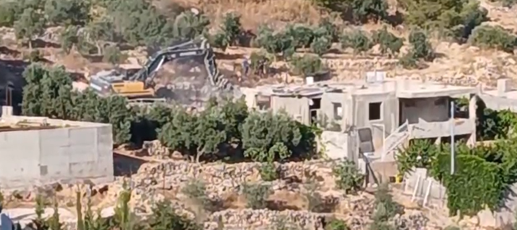 כוחות הכיבוש הרסו שני בתים מאוכלסים ובית עסק בנחאלין