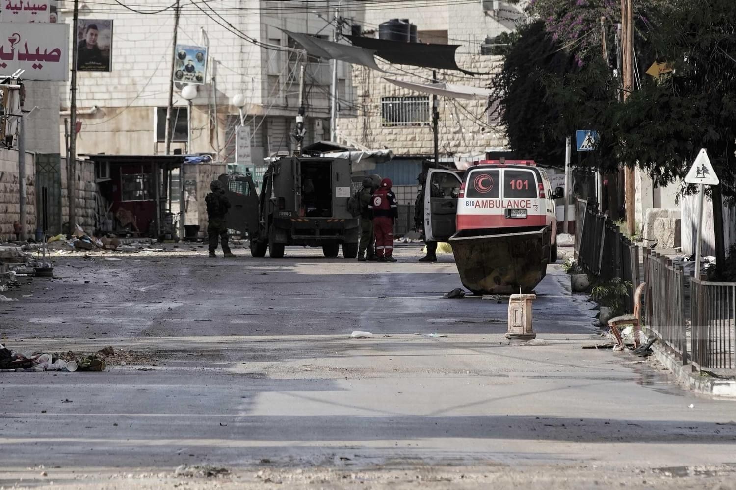 כוחות הכיבוש פשטו על ג'נין וכיתרו בתי חולים בעיר