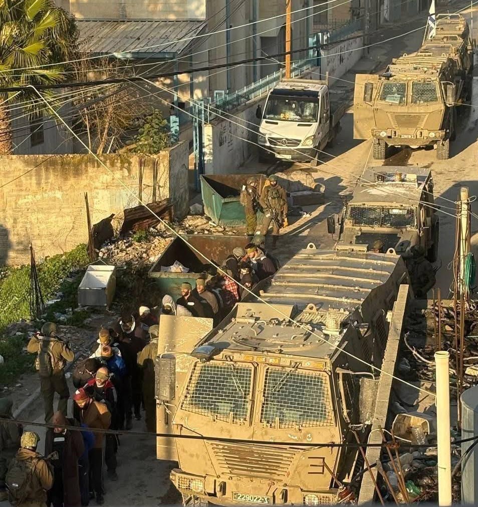 כוחות הכיבוש הרסו בית במחנה הפליטים אלערוב ועצרו ארבעה תושבים