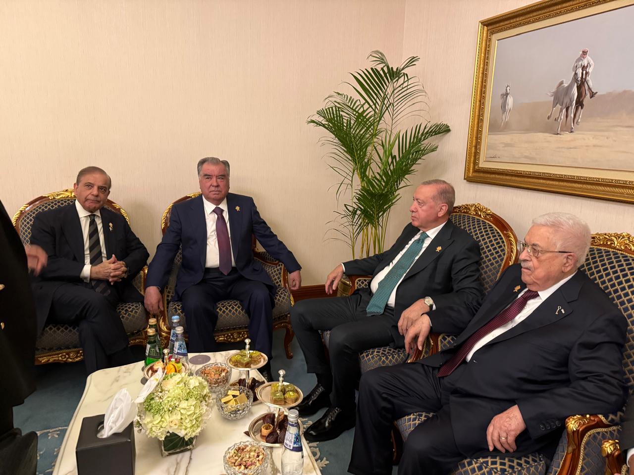 הנשיא עבאס נפגש עם נשיא טורקיה ארדואן בדוחה