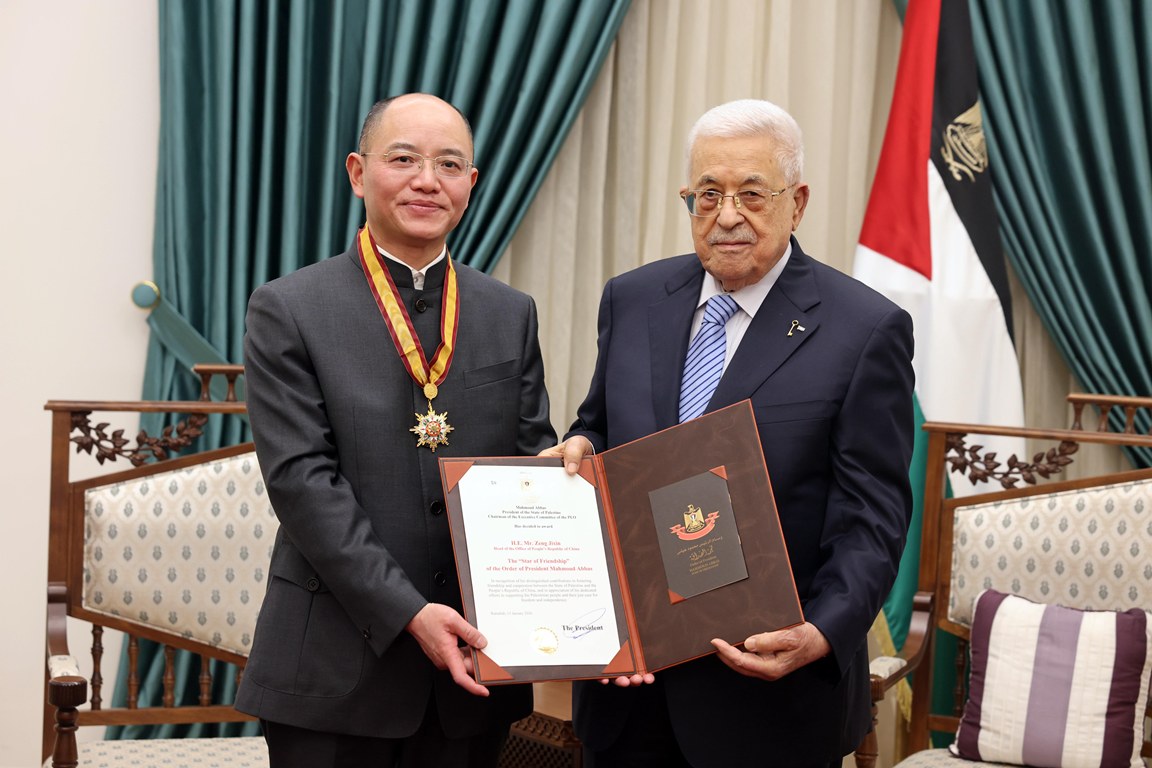 הנשיא העניק לראש משרד הייצוג של סין את “כוכב הידידות”