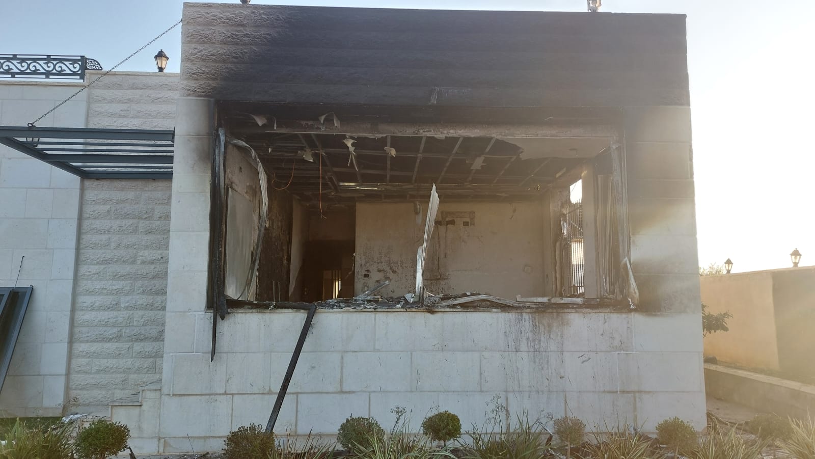 מתנחלים הציתו בית בכפר אבו פלאח בצפון־מזרח רמאללה