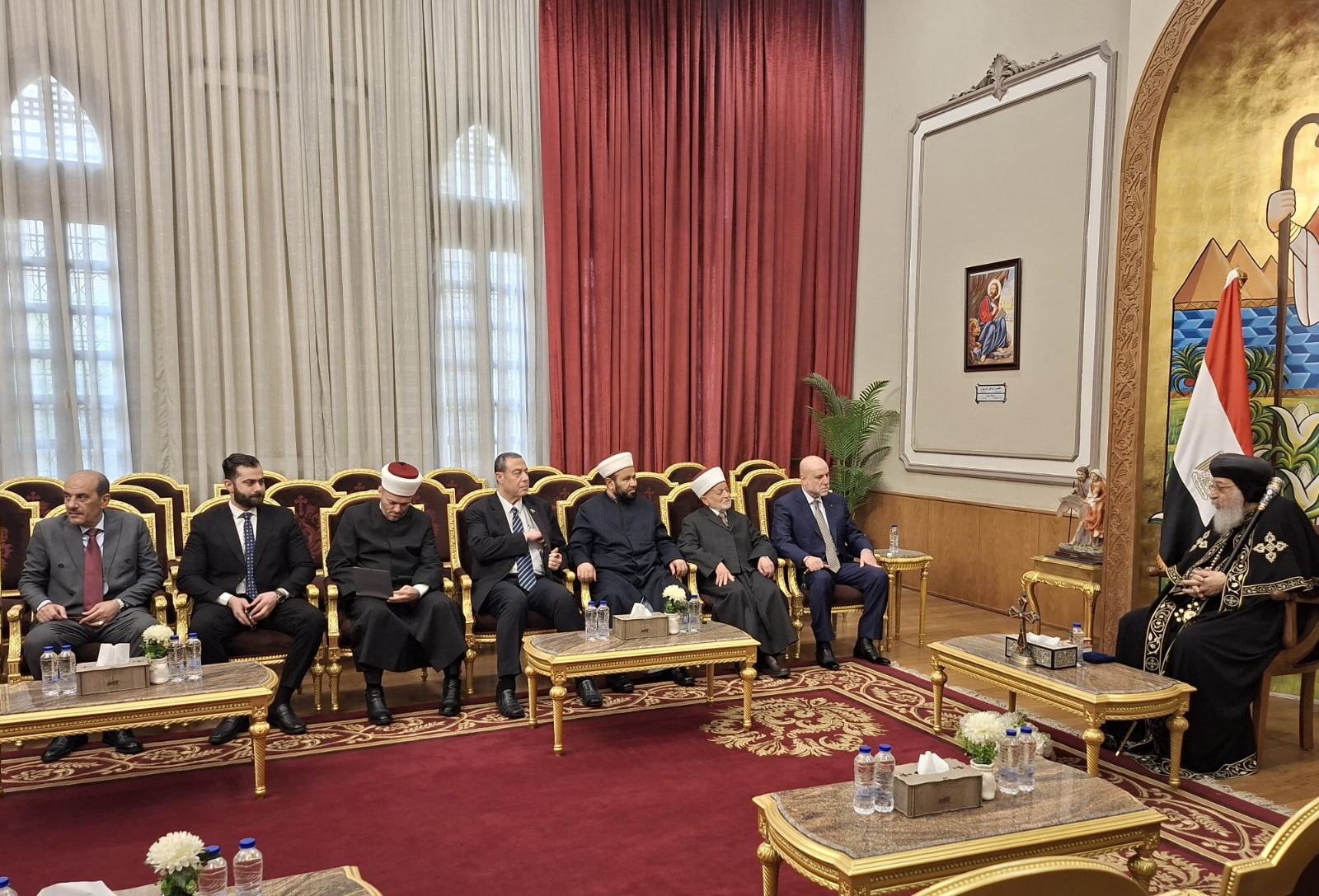 משלחת של הנהגה דתית פלסטינית דנה עם האפיפיור תוודרוס במצב בירושלים הכבושה