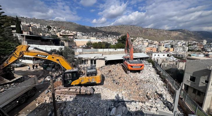 הרשויות אילצו משפחה בבע’נה להרוס את ביתה בגליל